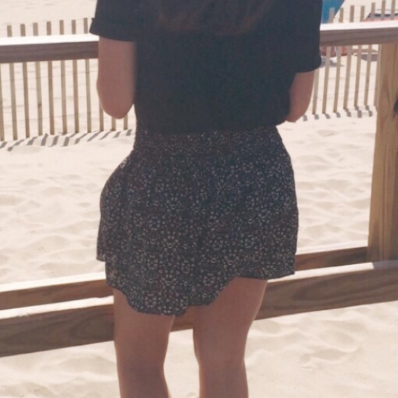 Black Flow Shorts - Picture 4 of 4